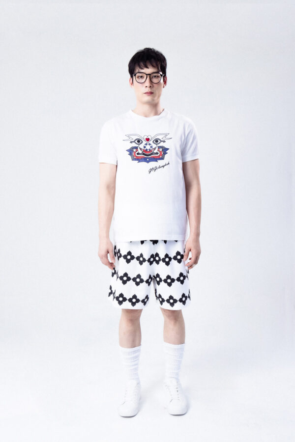 A crew-neck t-shirt - Image 3